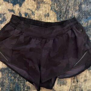 Lululemon hotty hot low-rise 2.5